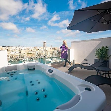 The Address Seafront Suites With Hot Tub Pieta ภายนอก รูปภาพ
