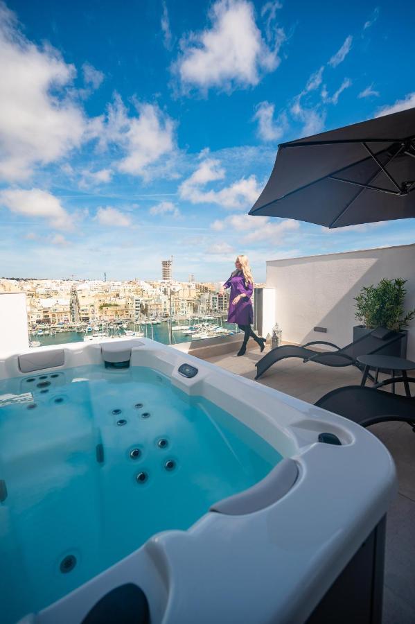 The Address Seafront Suites With Hot Tub Pieta ภายนอก รูปภาพ