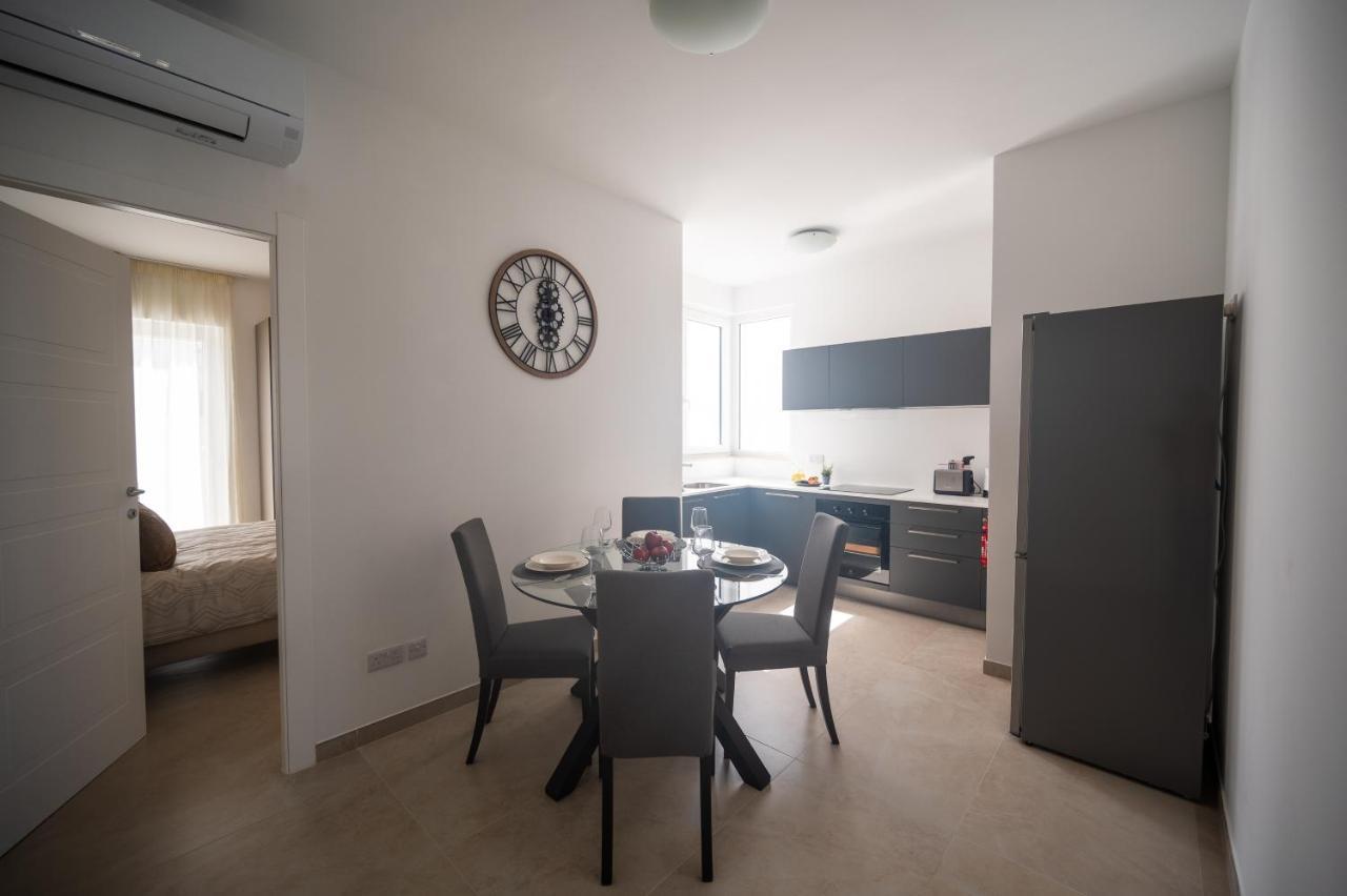 The Address Seafront Suites With Hot Tub Pieta ภายนอก รูปภาพ
