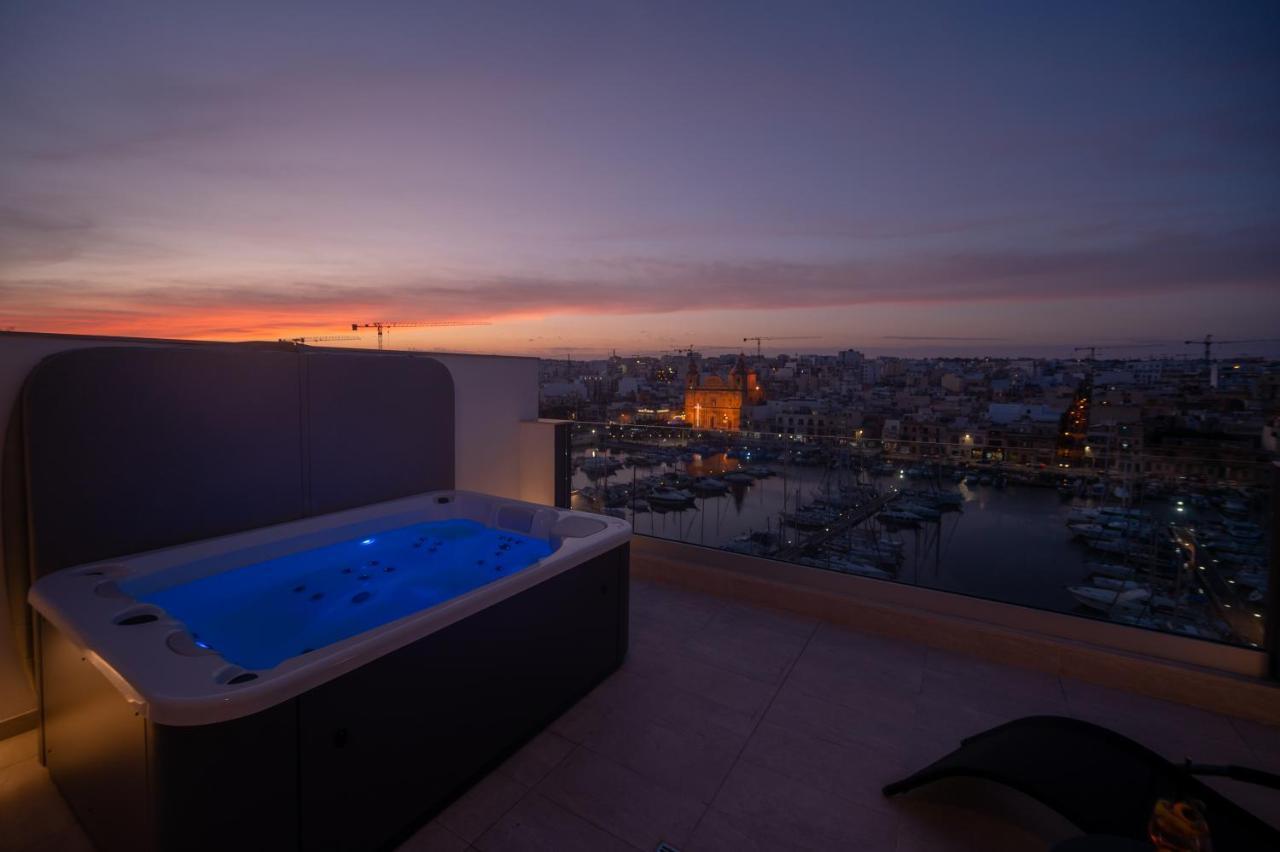 The Address Seafront Suites With Hot Tub Pieta ภายนอก รูปภาพ