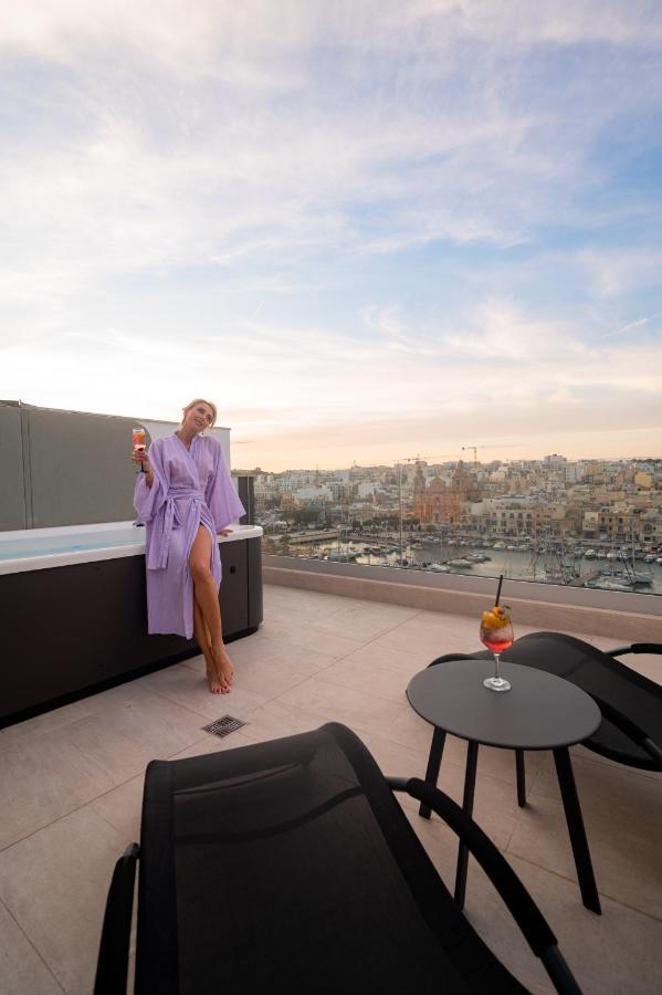 The Address Seafront Suites With Hot Tub Pieta ภายนอก รูปภาพ