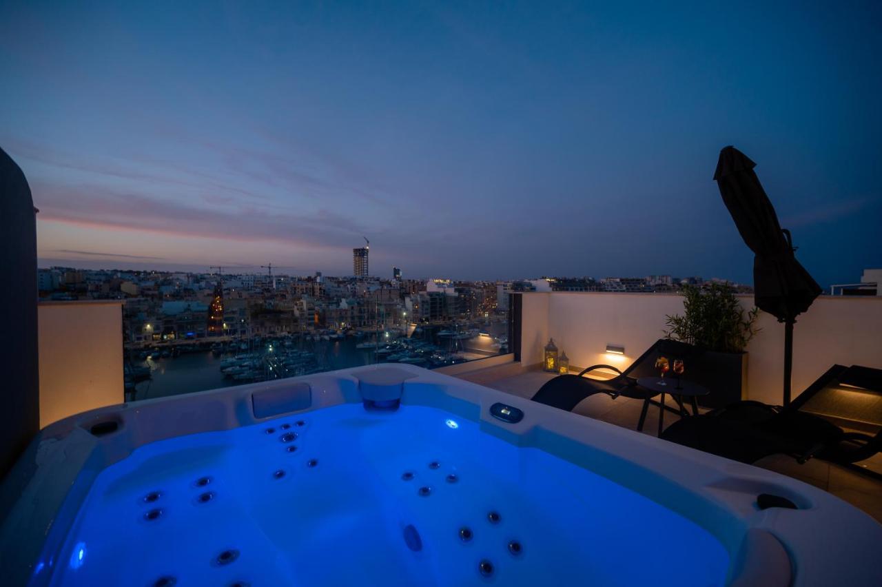 The Address Seafront Suites With Hot Tub Pieta ภายนอก รูปภาพ