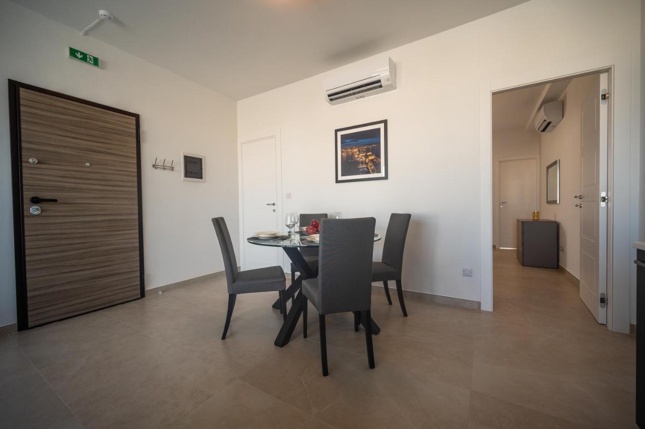 The Address Seafront Suites With Hot Tub Pieta ภายนอก รูปภาพ