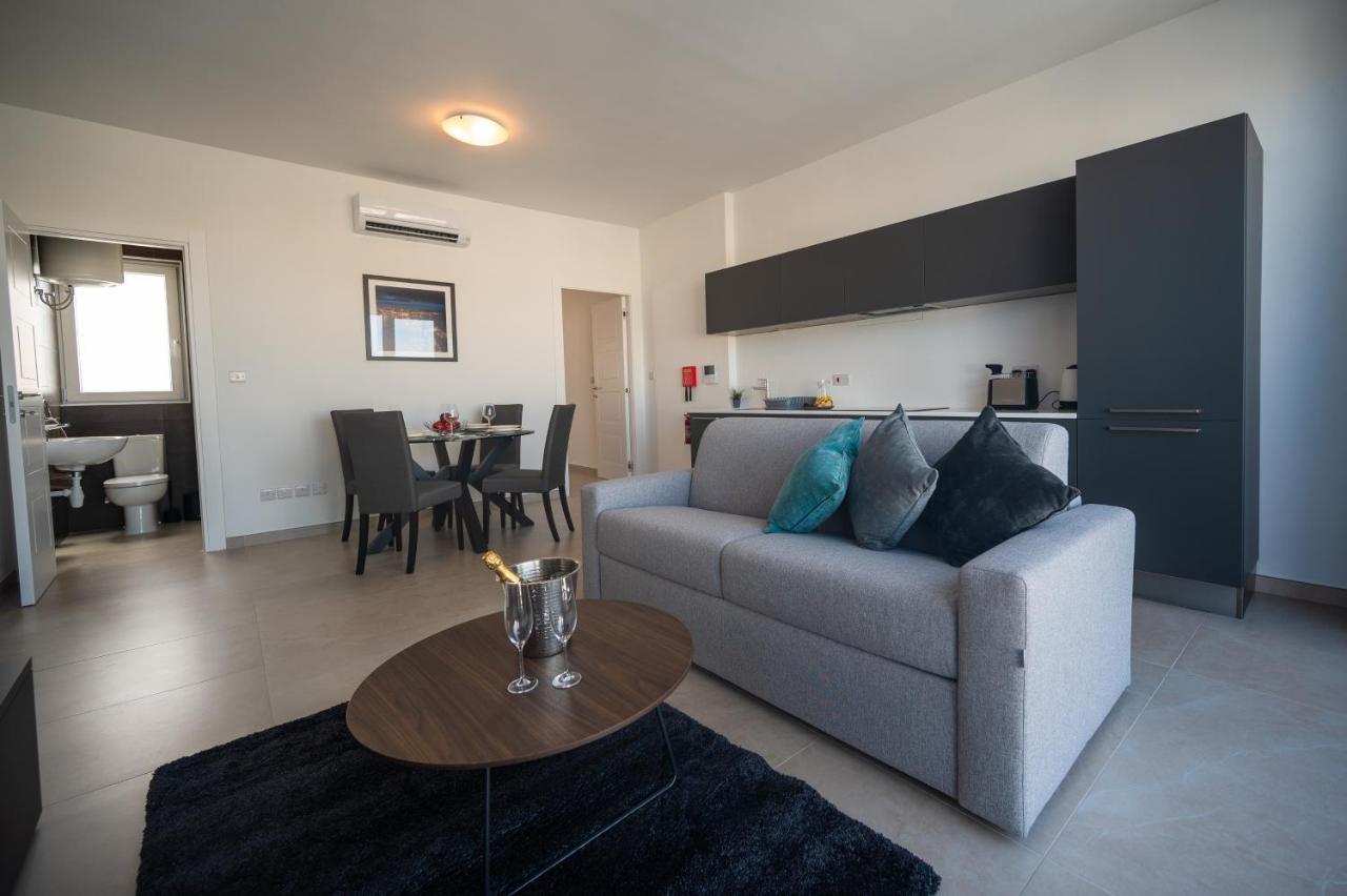 The Address Seafront Suites With Hot Tub Pieta ภายนอก รูปภาพ